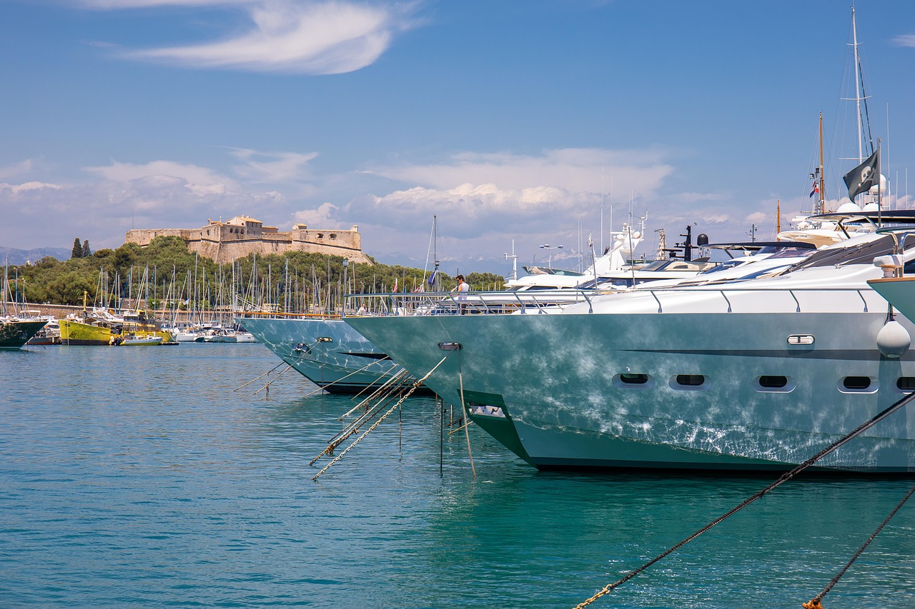antibes-4294343_1280