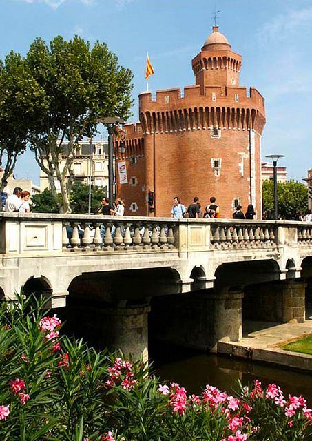 Castellet, Perpignan, Languedoc-Roussillon_ France